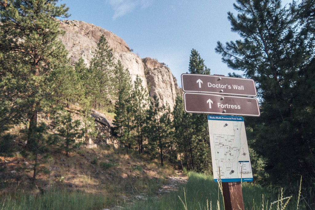 trail to Doctors wall and Fortress in Skaha Bluffs