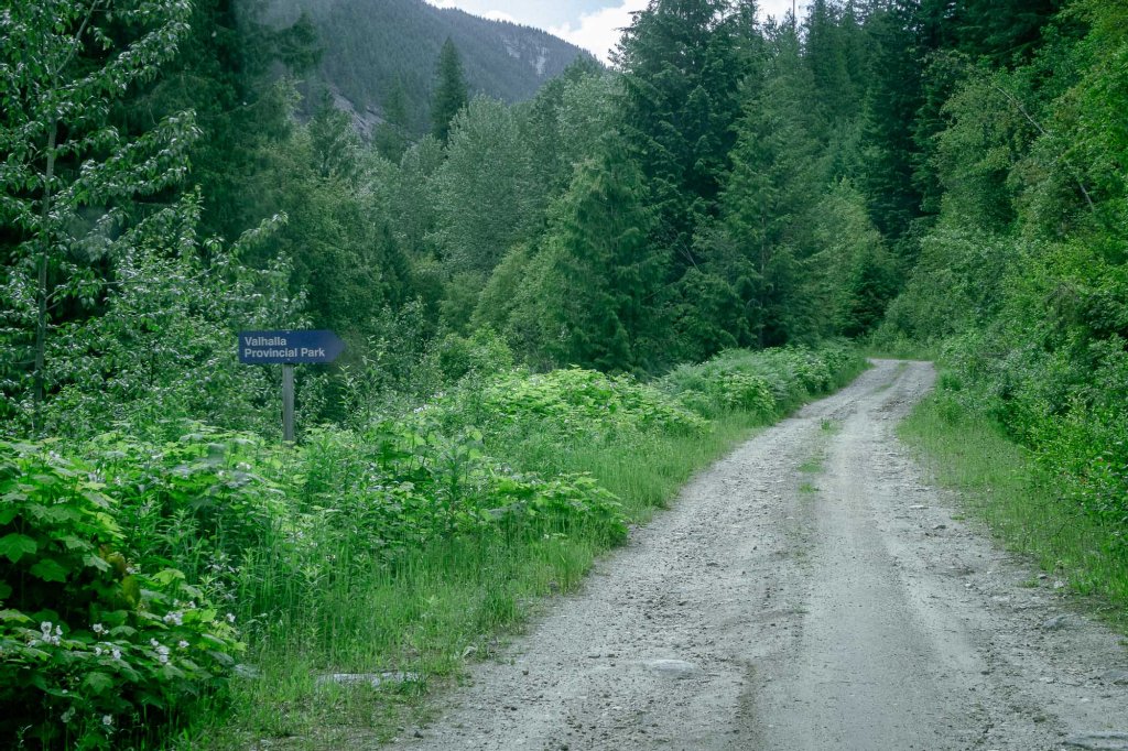 High clearance 4x4 road conditions on Bannock Burn FSR leading to Mt Gimli trailhead parking